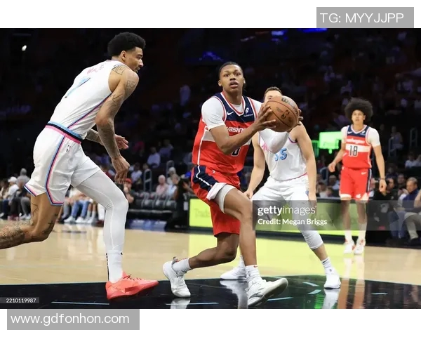 奇才与热火激战正酣现场直播全程回顾与精彩瞬间分析 奇才与热火激战正酣现场直播全程回顾与精彩瞬间分析