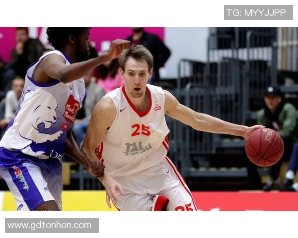 老鹰队与坎斯大班的激烈对决展现篮球魅力与团队精神的巅峰对抗