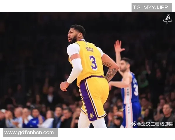 米尔顿与布拉德的对决：谁将成为篮球场上的新王者