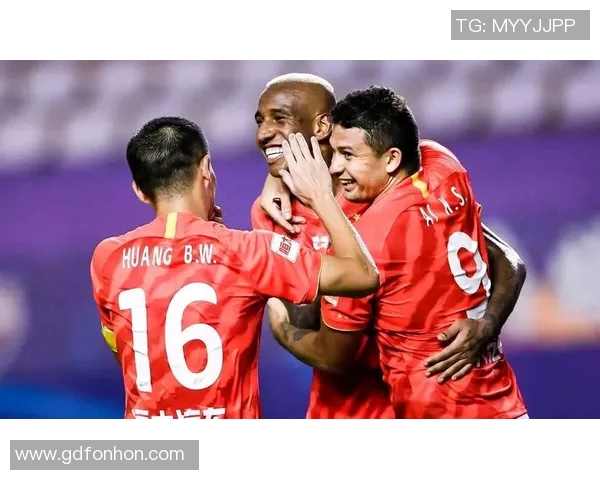 山东鲁能与广州恒大激战正酣谁能在这场巅峰对决中笑到最后 山东鲁能与广州恒大激战正酣谁能在这场巅峰对决中笑到最后