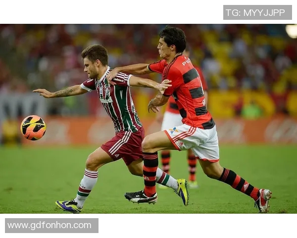 庞特普与弗拉门戈的激烈对决揭示足球战术与团队精神的较量 庞特普与弗拉门戈的激烈对决揭示足球战术与团队精神的较量