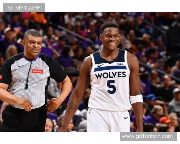 掘金与火箭在NBA夏季联赛中激战正酣新星球员表现引人瞩目 掘金与火箭在NBA夏季联赛中激战正酣新星球员表现引人瞩目