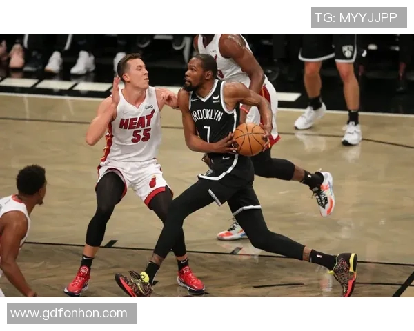 热火与篮网激战正酣178直播全程回顾与精彩瞬间分析 热火与篮网激战正酣178直播全程回顾与精彩瞬间分析