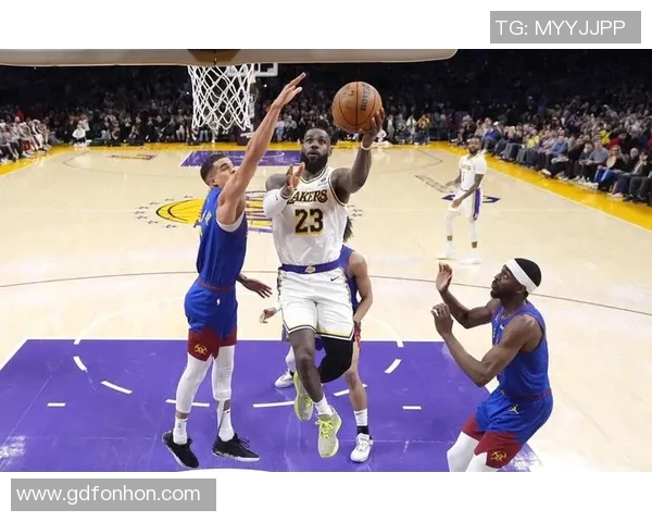 2018年NBA总决赛骑士与火箭对决詹姆斯的传奇时刻与精彩表现回顾 2018年NBA总决赛骑士与火箭对决詹姆斯的传奇时刻与精彩表现回顾