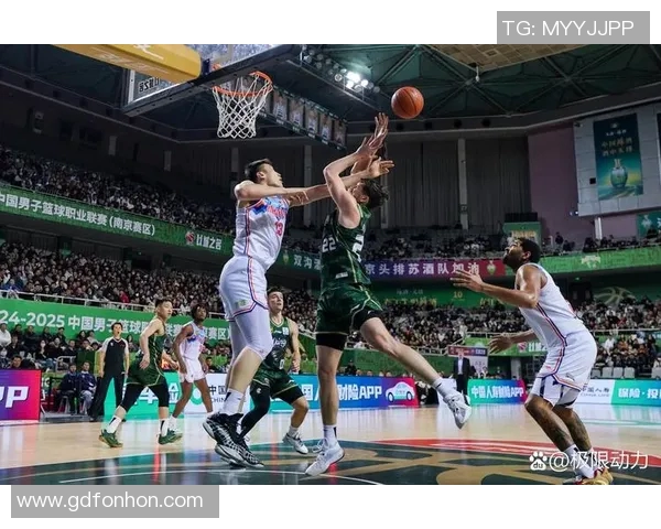 任骏飞在篮球赛场上的崛起与挑战背后的故事与奋斗历程