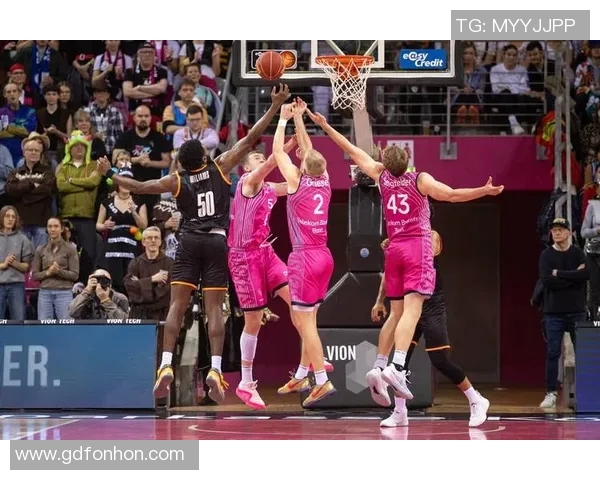 湖人对阵活塞精彩比赛免费直播全程回放与分析分享 湖人对阵活塞精彩比赛免费直播全程回放与分析分享