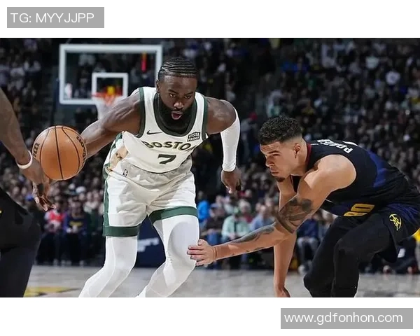 骑士与活塞激战正酣NBA直播精彩瞬间回顾与分析